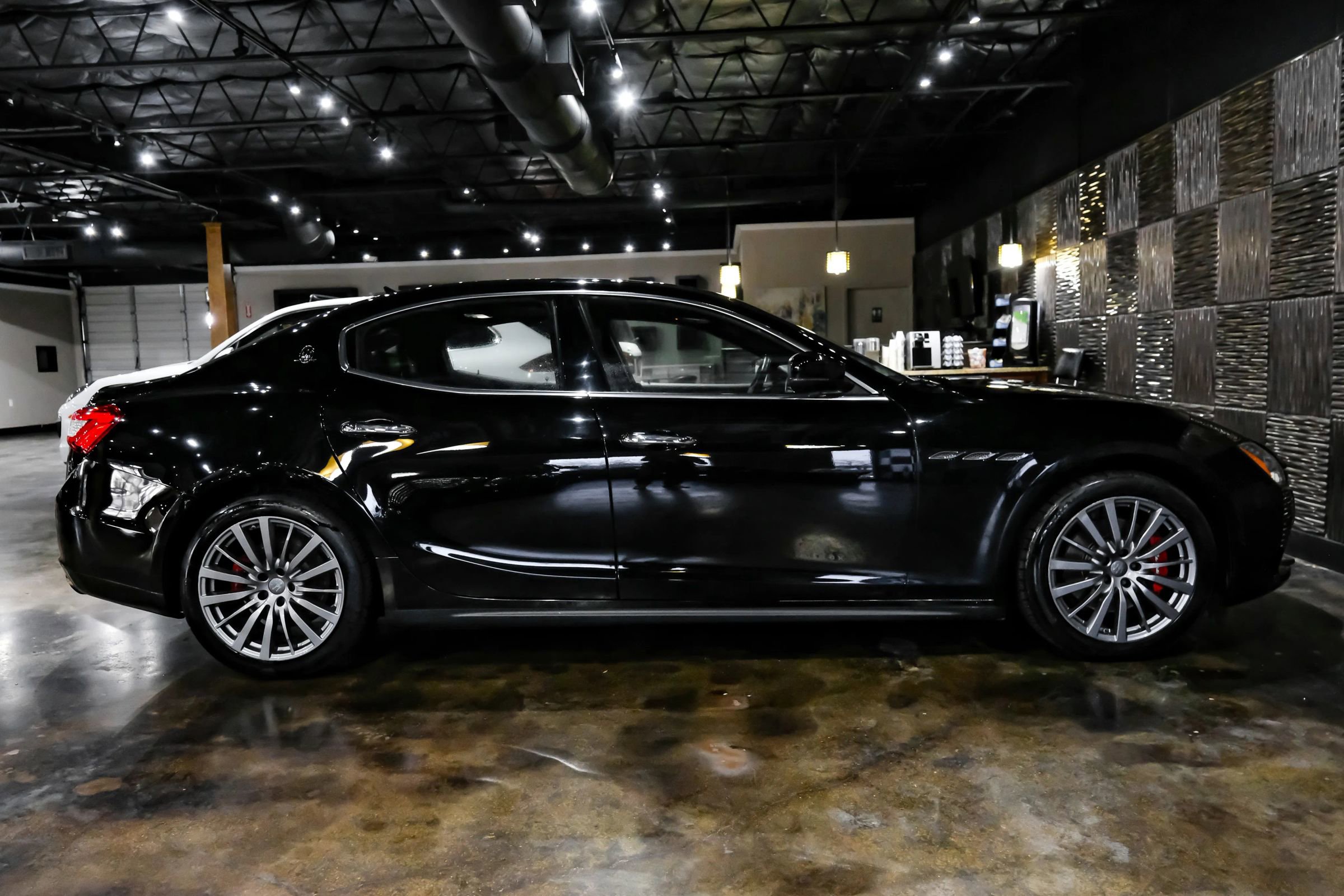 Used 2017 Maserati Ghibli w/ Luxury Package image 8