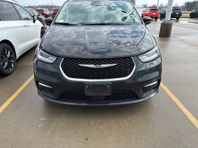 Used 2024 Chrysler Pacifica Touring-L image 39