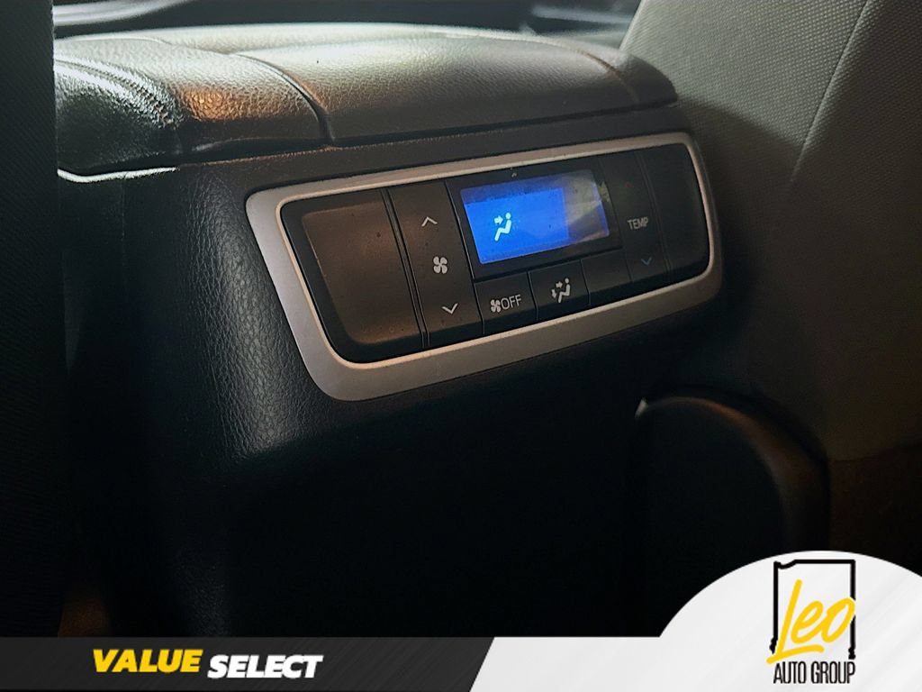 Used 2019 Toyota Highlander LE FWD image 25
