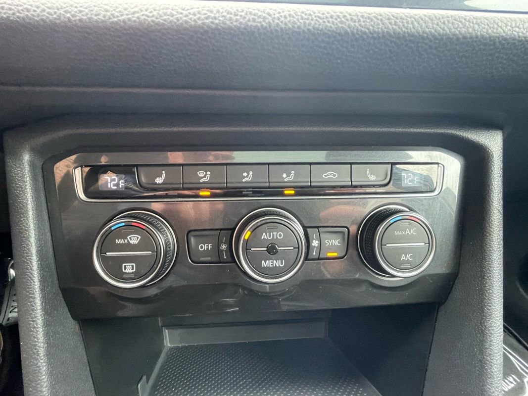 Used 2018 Volkswagen Tiguan SEL image 18