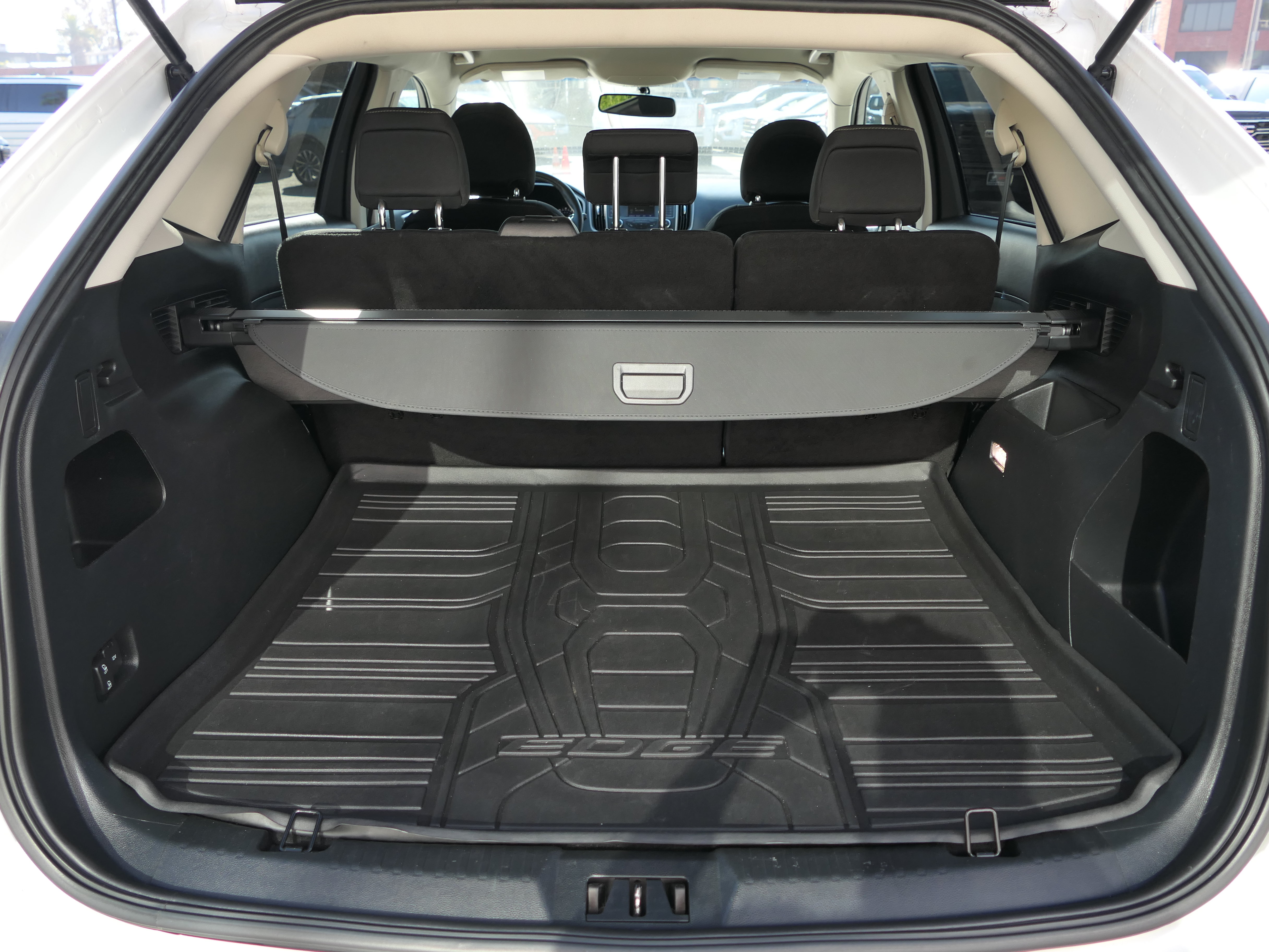 Used 2018 Ford Edge SEL FWD image 23