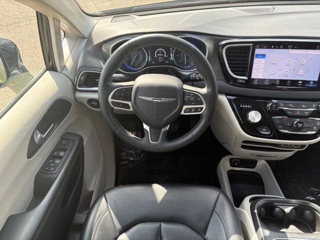 Used 2024 Chrysler Pacifica Touring-L FWD image 10