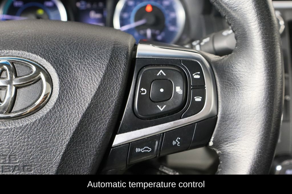 Used 2015 Toyota Camry XLE w/ Moonroof Package image 10