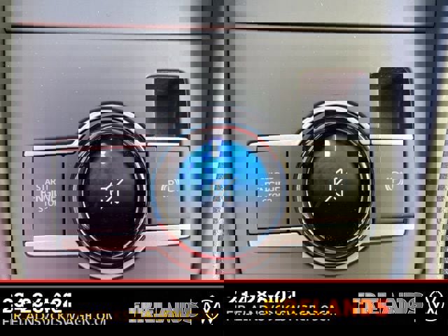 New 2025 Volkswagen Tiguan SE image 38