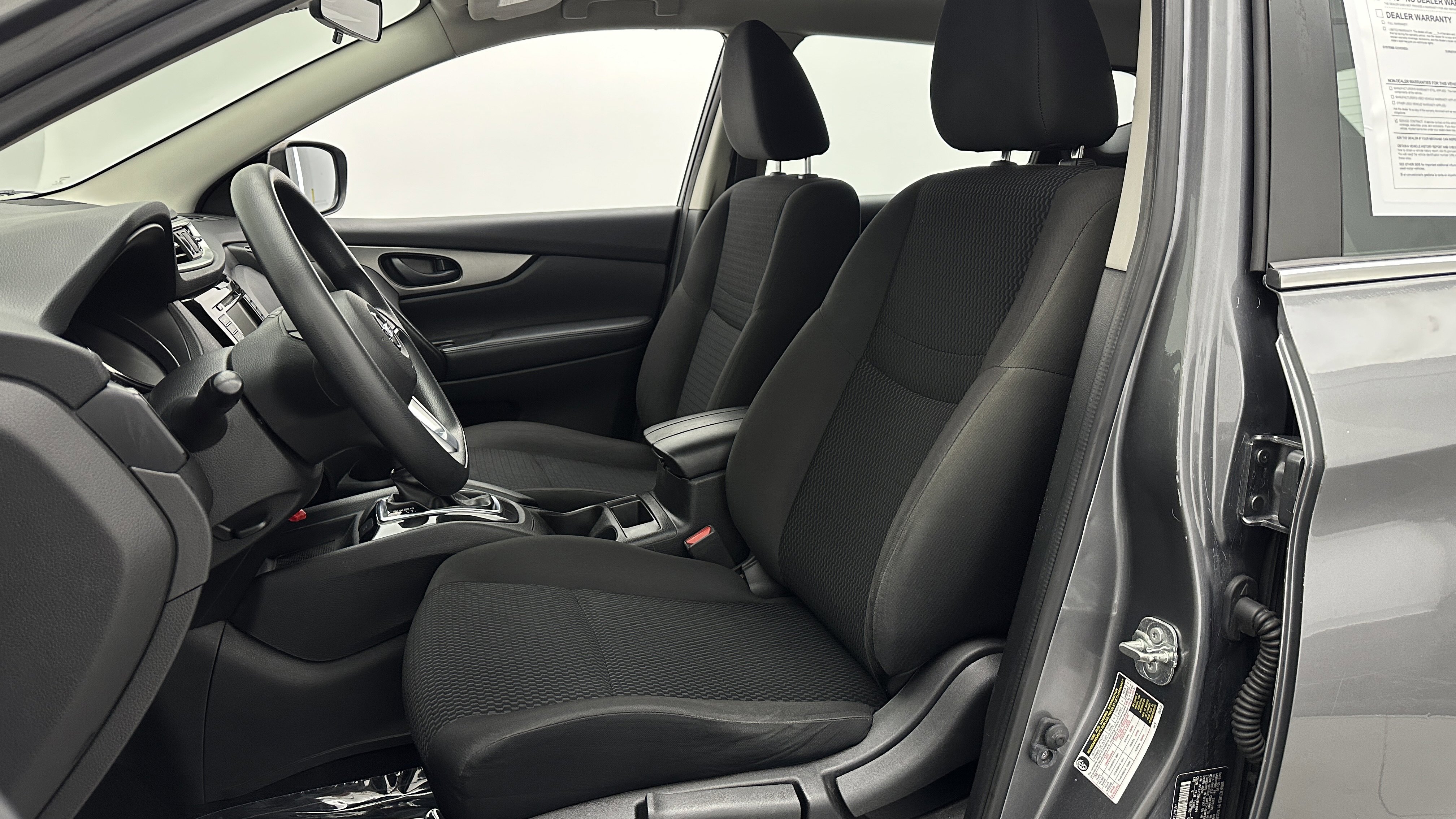 Used 2020 Nissan Rogue Sport S image 23