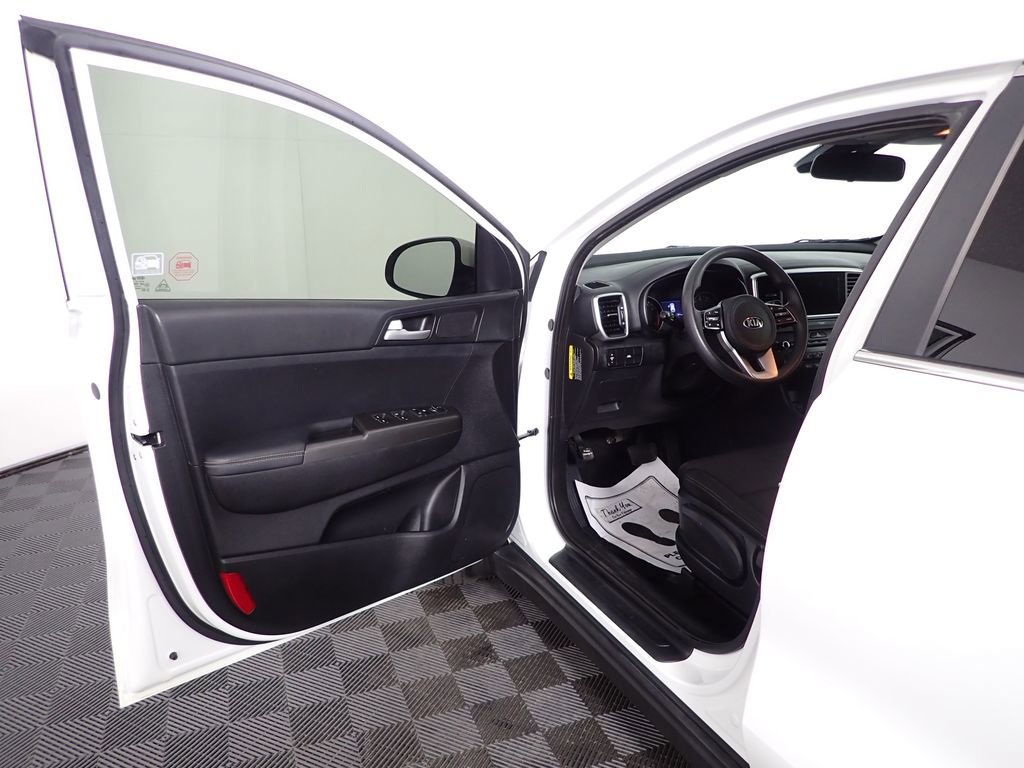 Used 2020 Kia Sportage LX image 18