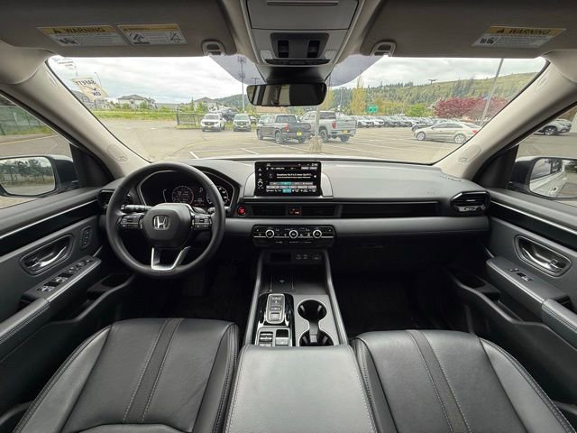 Used 2025 Honda Pilot Touring image 13