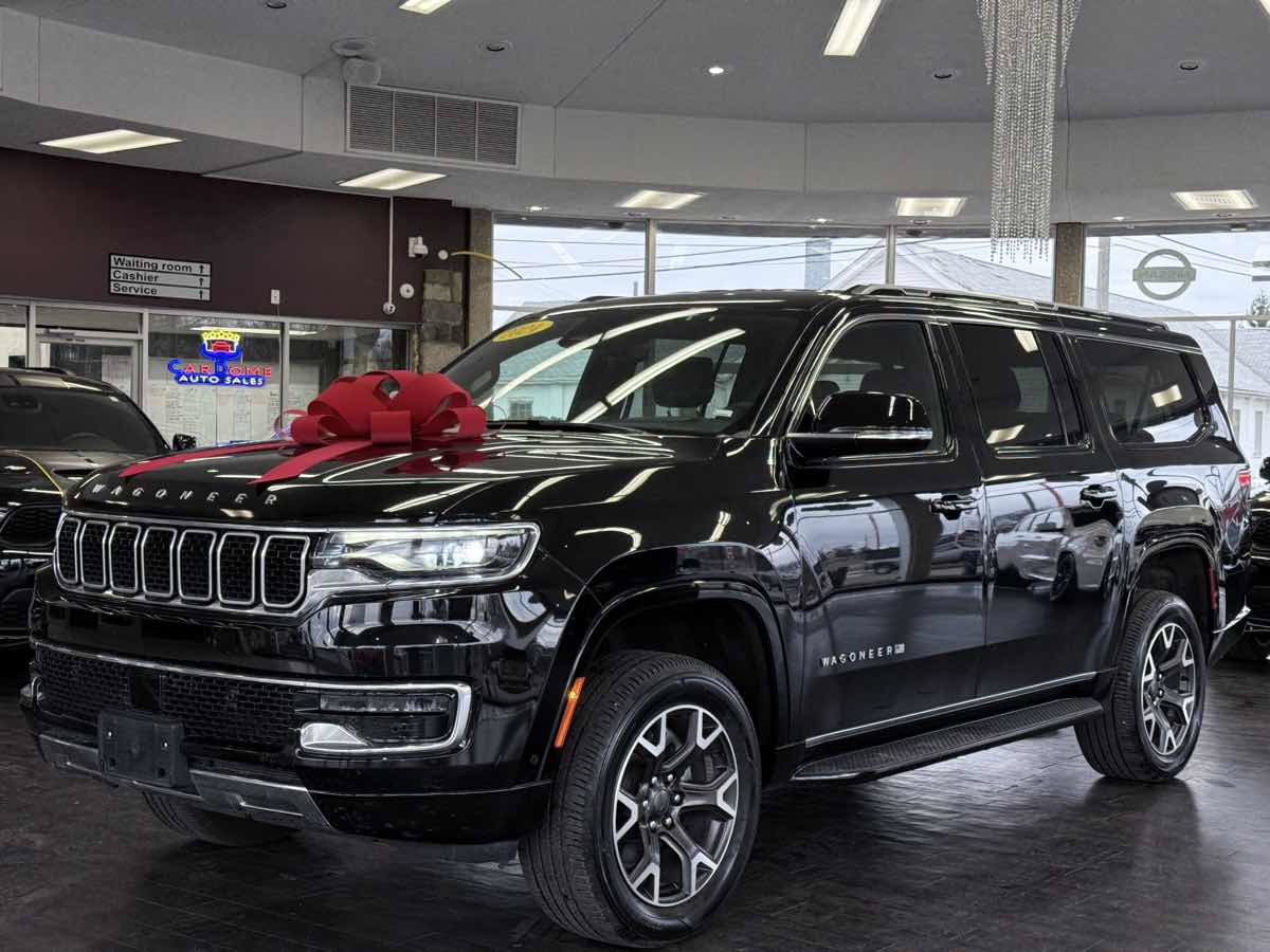 Used 2024 Jeep Wagoneer L Series III w/ Flexible Seating Group AWD/4WD image 17