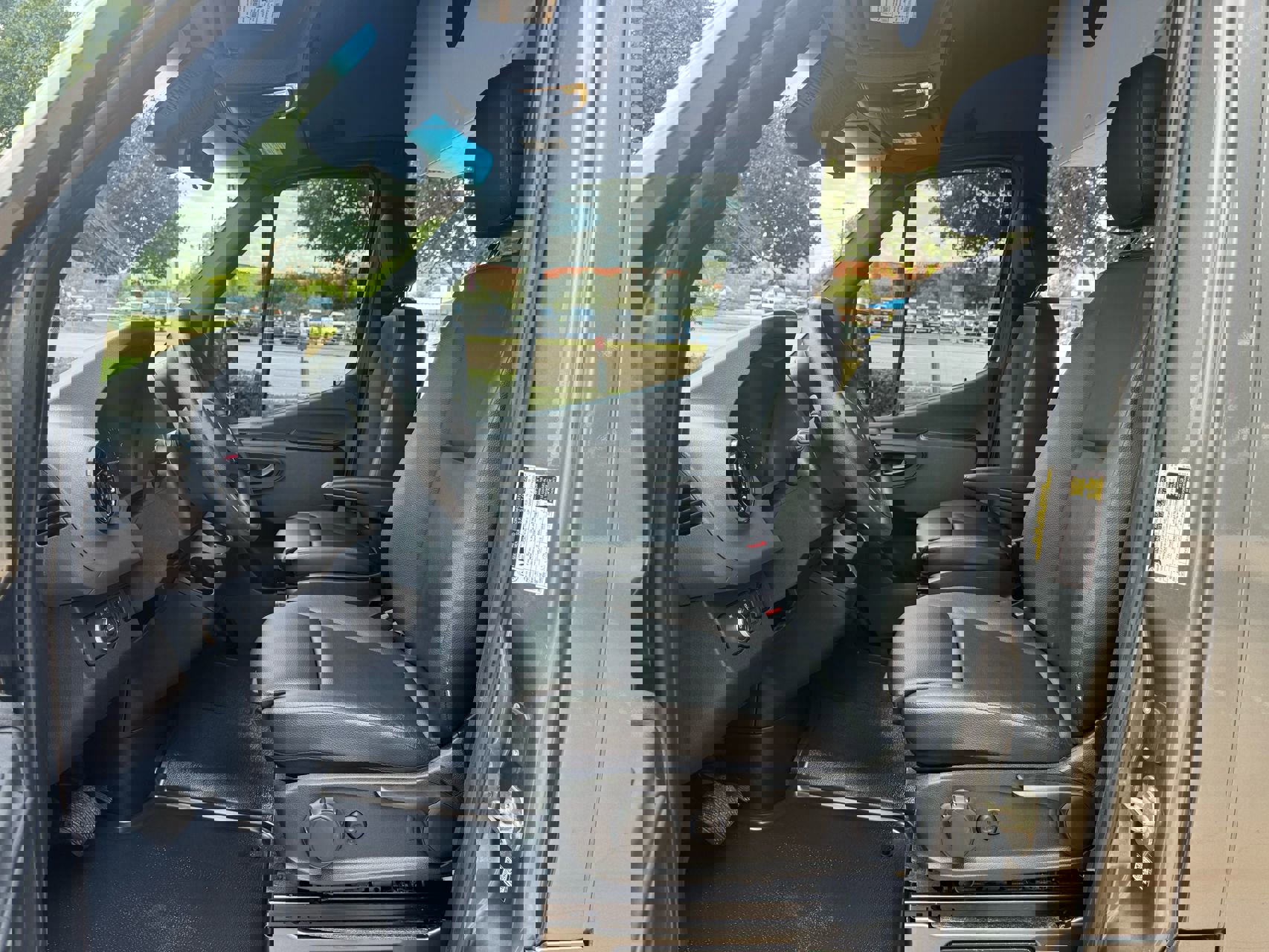 Used 2019 Mercedes-Benz Sprinter 2500 image 14