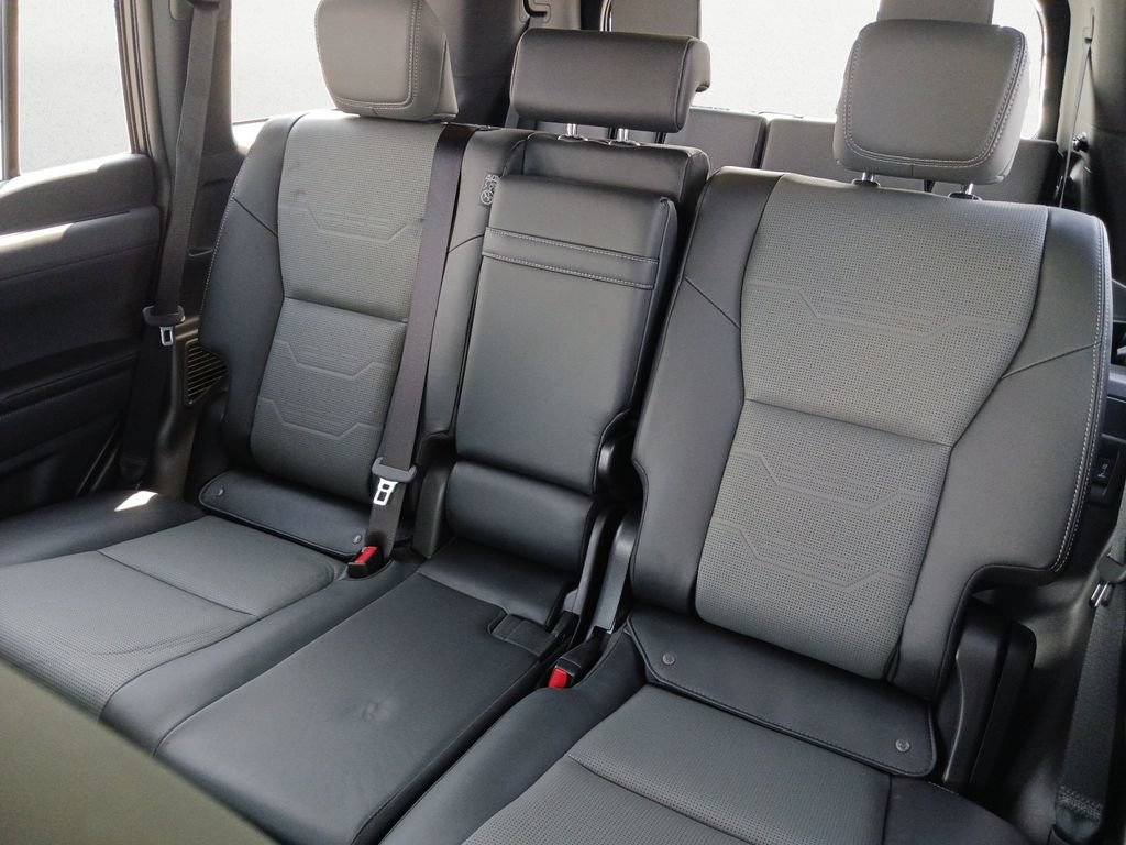 Used 2025 Lexus GX 550 w/ Accessory Package (2T) AWD/4WD image 9