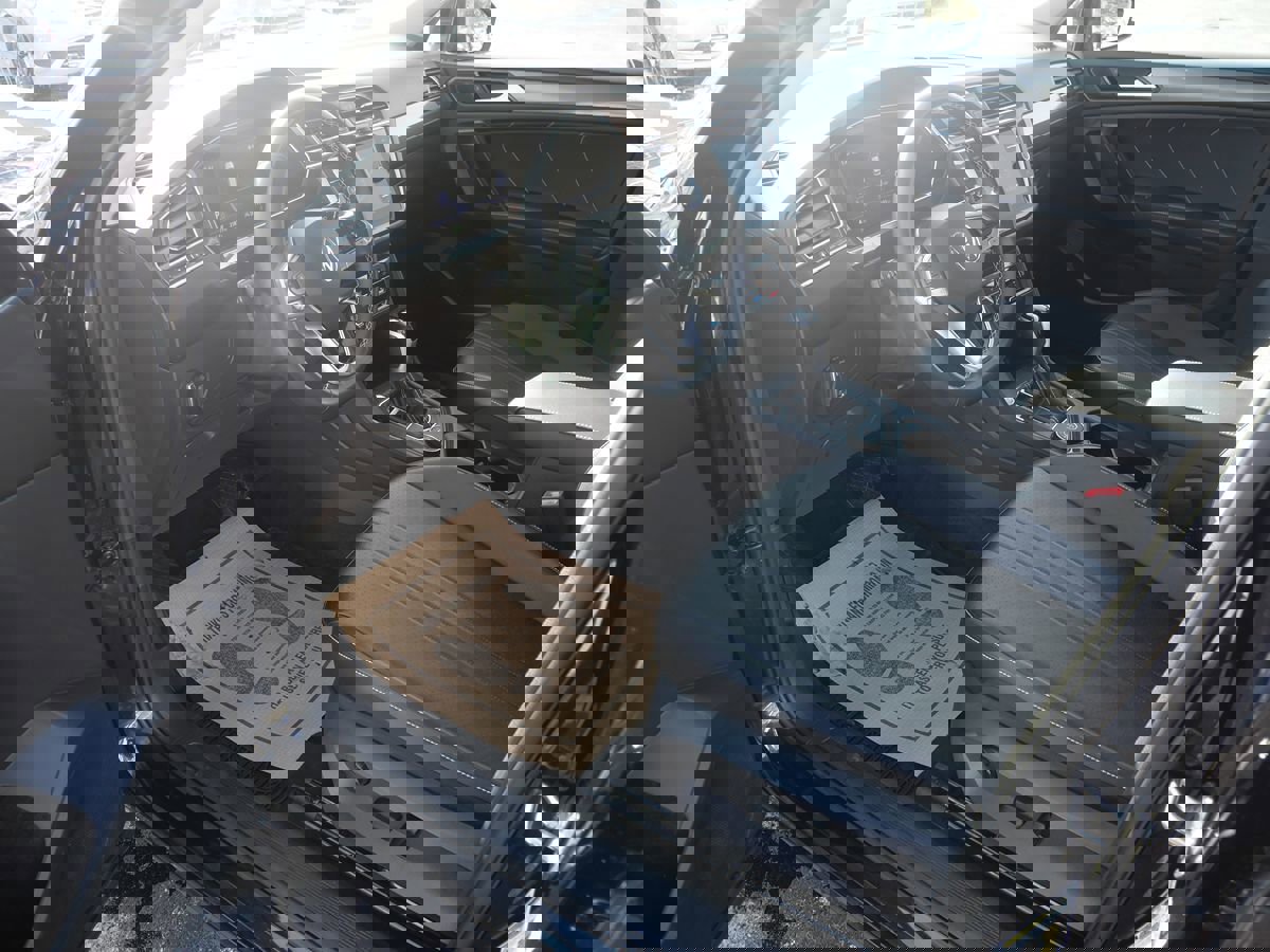 Used 2022 Volkswagen Tiguan SE image 9