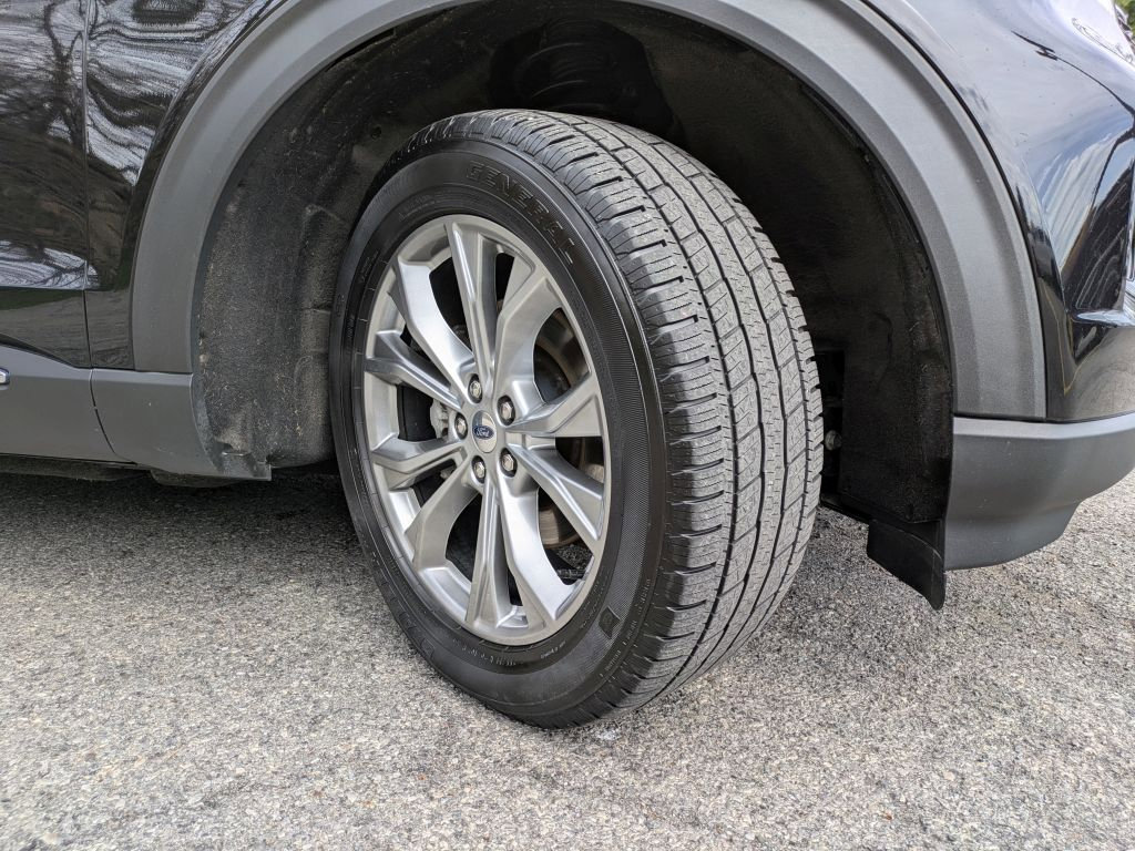 Used 2021 Ford Explorer XLT w/ Equipment Group 202A AWD/4WD image 39