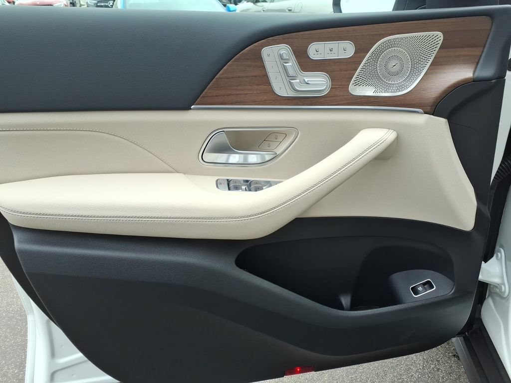 New 2026 Mercedes-Benz GLS 450 4MATIC image 11
