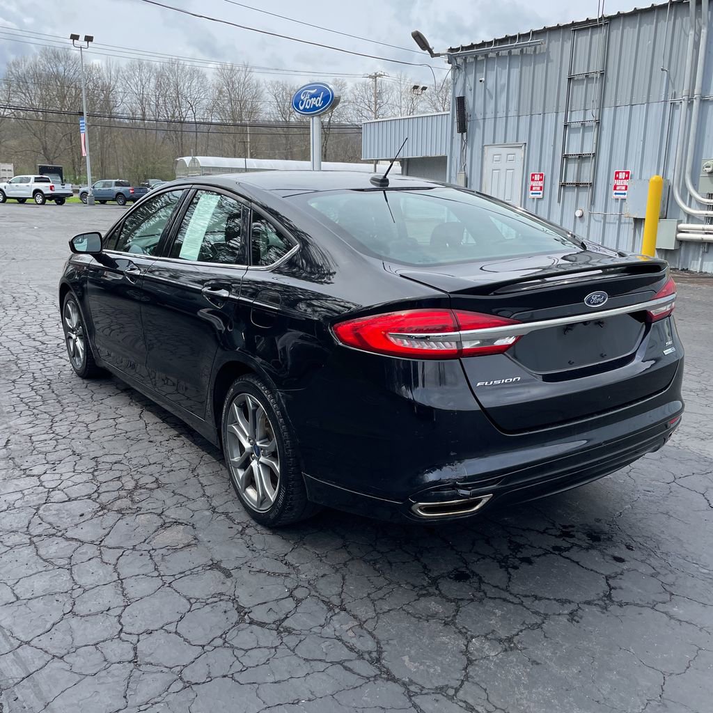 Used 2017 Ford Fusion SE w/ Equipment Group 201A image 2