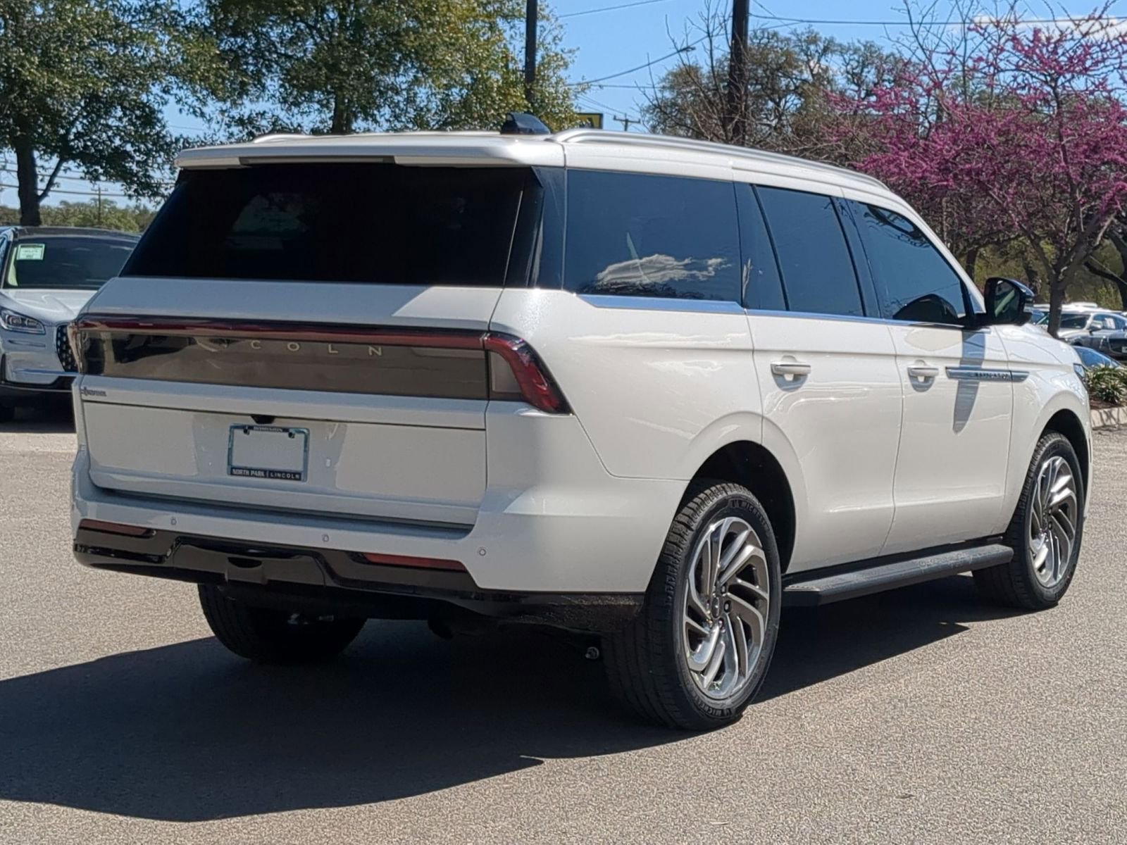New 2026 Lincoln Navigator Premiere image 3