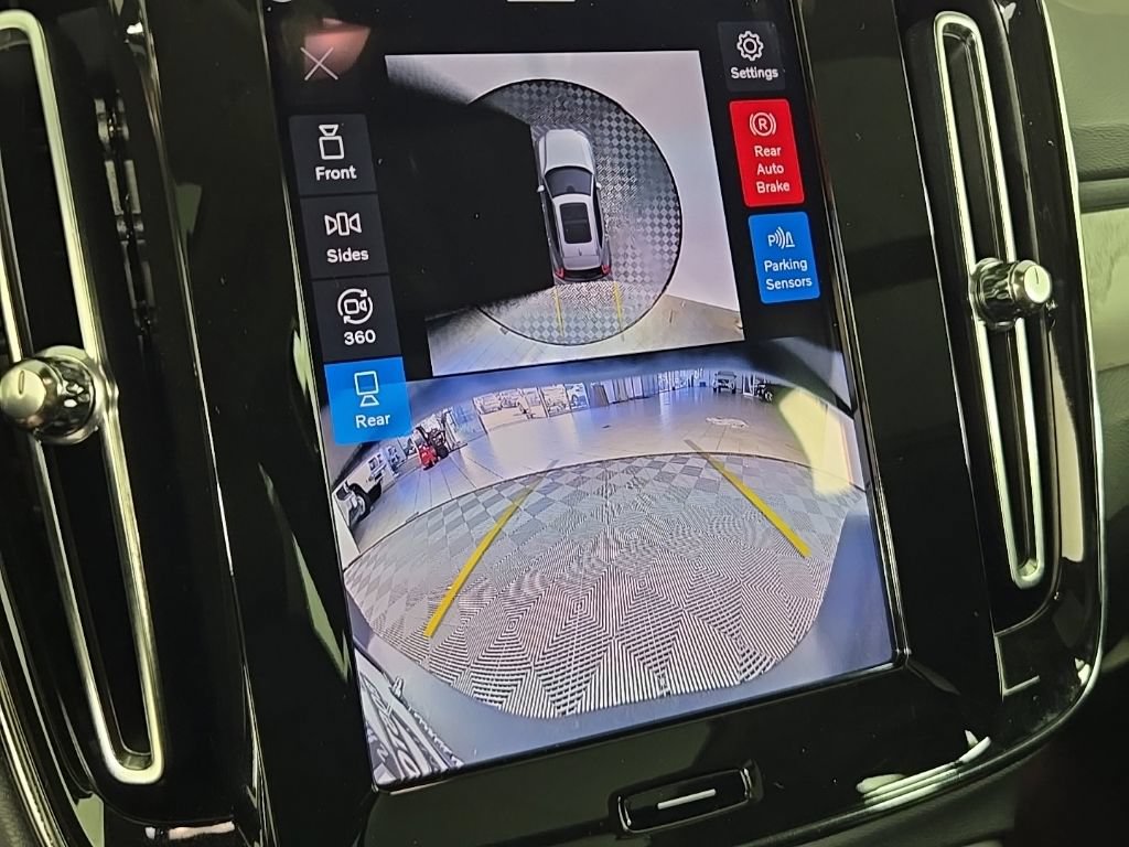 Certified 2026 Volvo XC40 B5 Plus AWD/4WD image 24