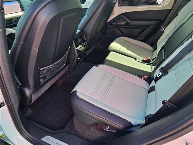 Used 2024 Porsche Cayenne Coupe image 19