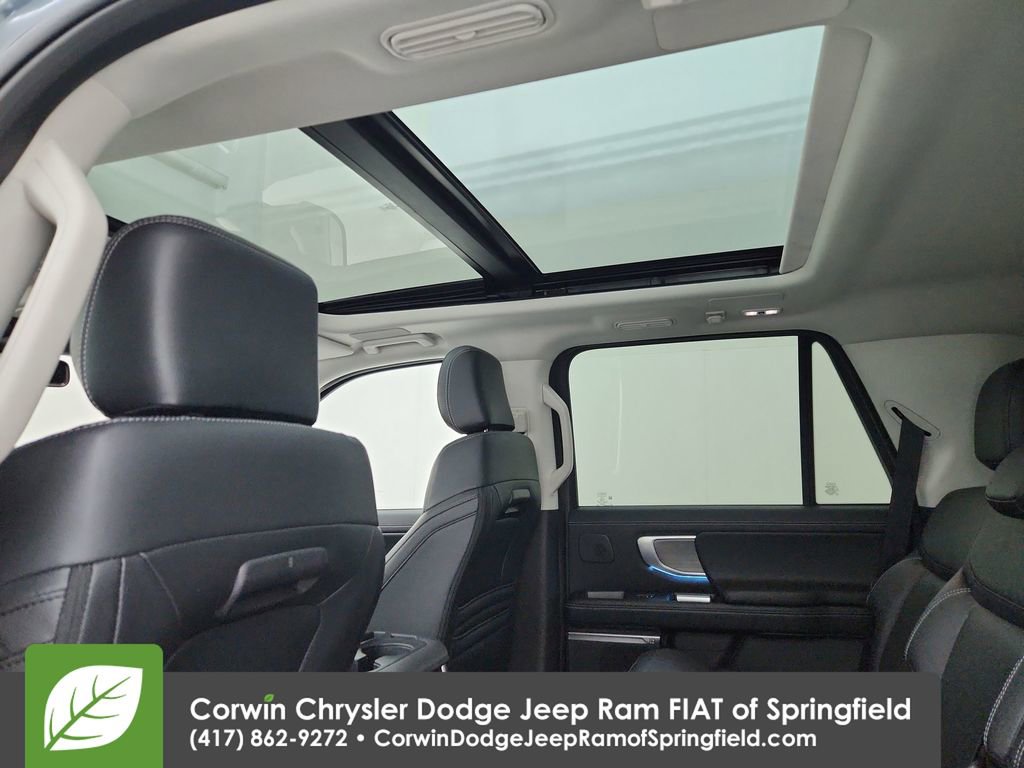 Used 2025 Ford Expedition Platinum w/ Driver's Package image 29