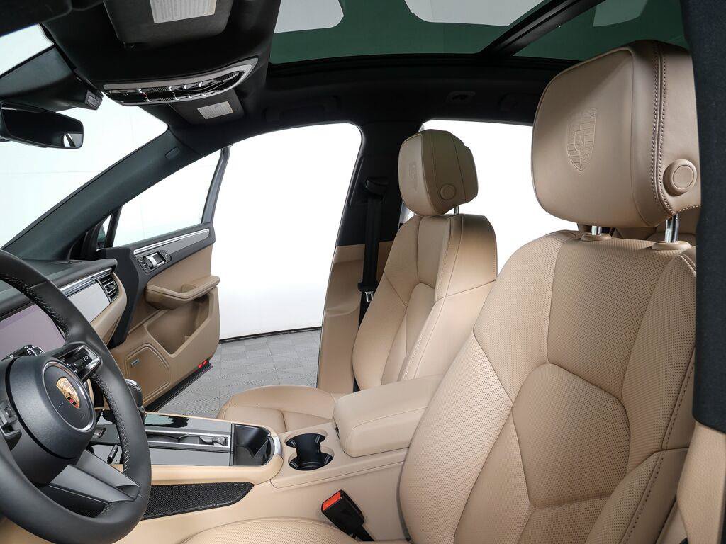 Certified 2026 Porsche Macan Turbo AWD/4WD image 5