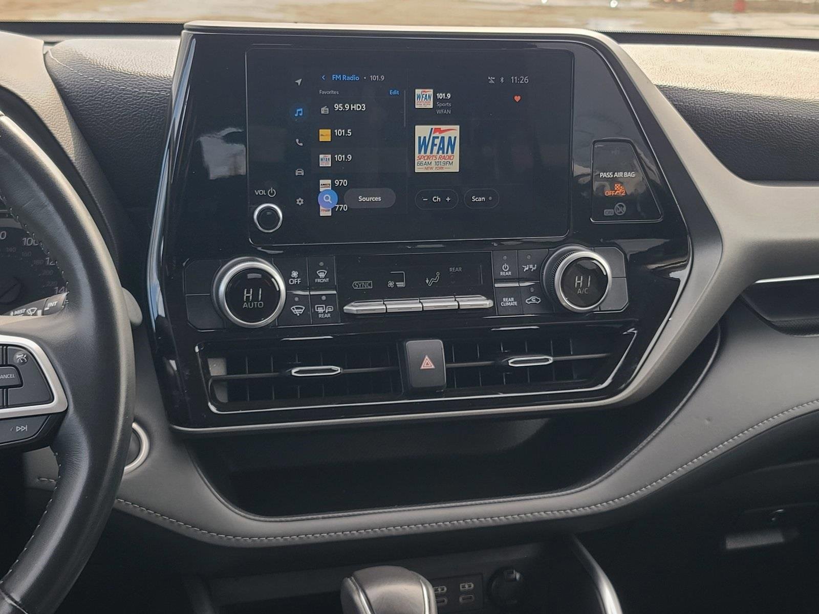 Used 2024 Toyota Highlander LE image 14