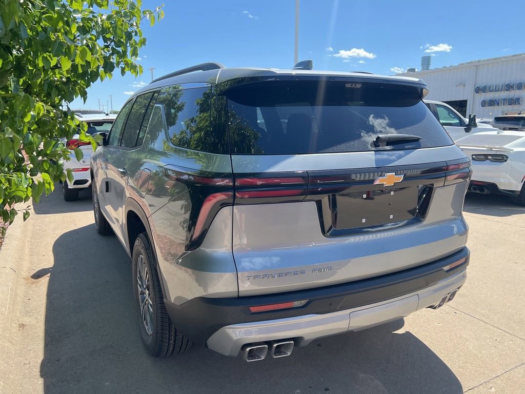 New 2026 Chevrolet Traverse LT w/ Driver Confidence Package AWD/4WD image 4