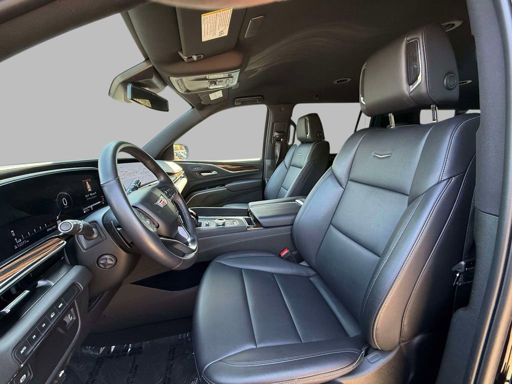 Used 2024 Cadillac Escalade ESV Luxury image 2