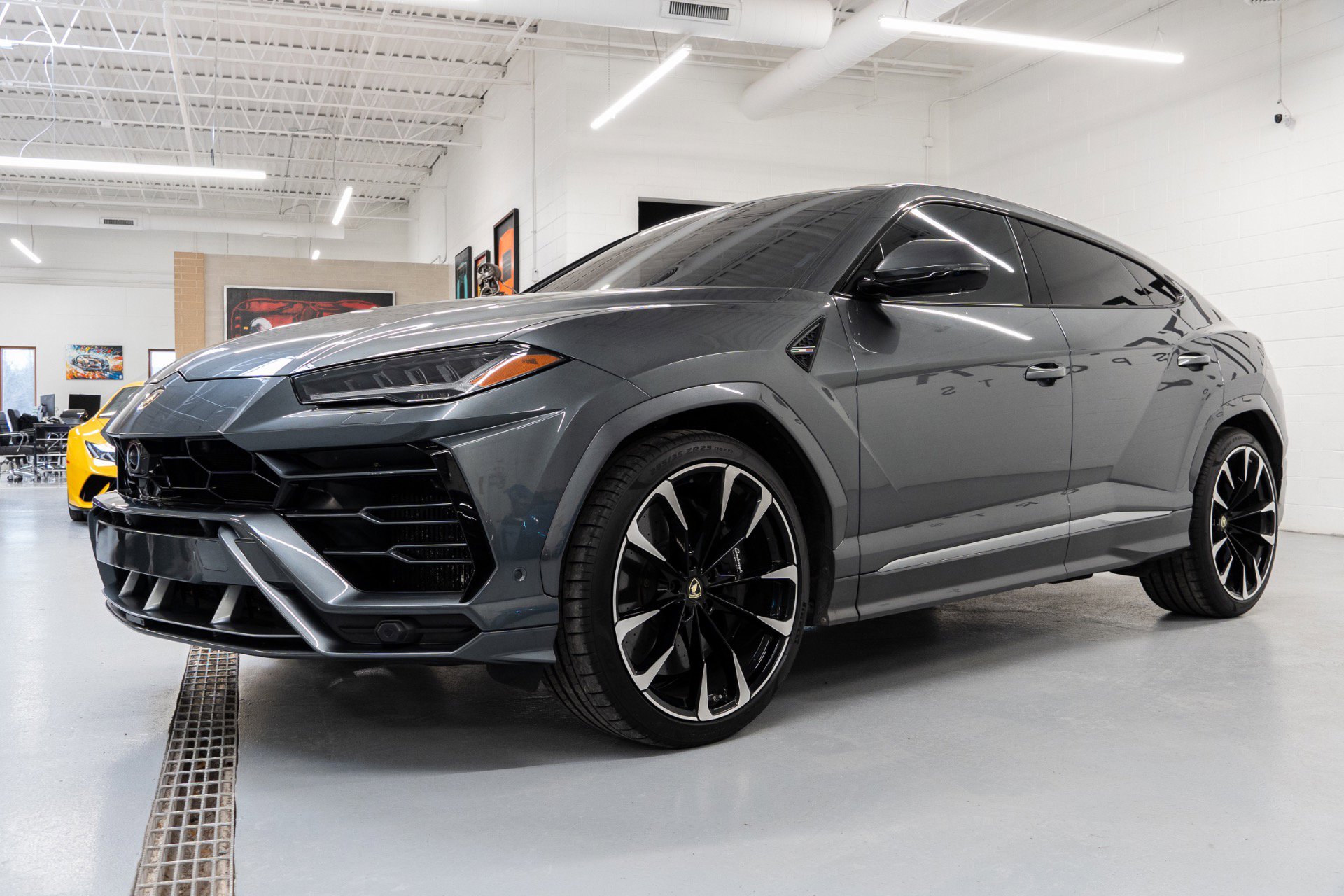 Used 2019 Lamborghini Urus image 5