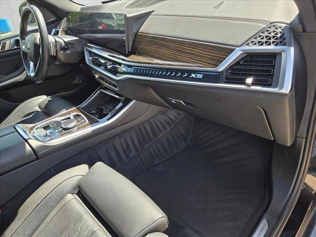 Used 2025 BMW X5 xDrive50e AWD/4WD image 23