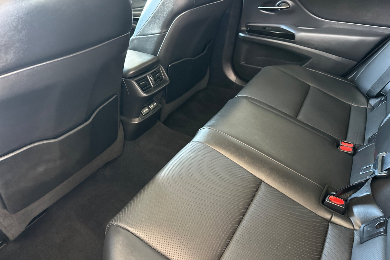 Used 2022 Lexus ES 300h w/ Premium Package FWD image 12