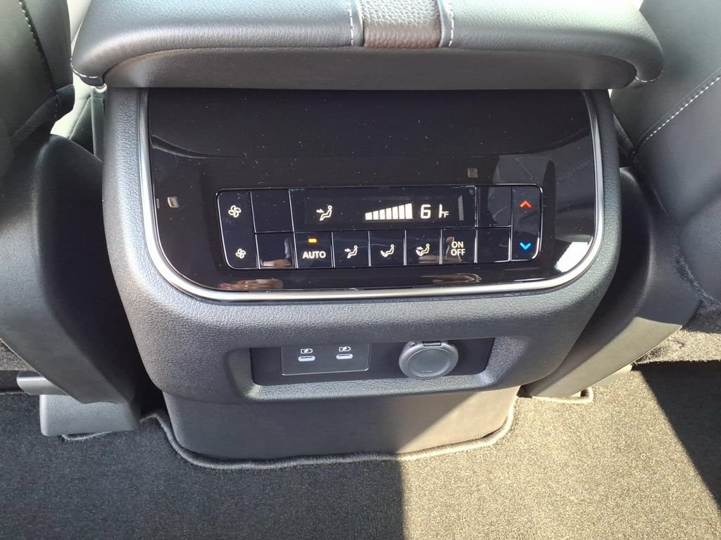 New 2026 Nissan Armada SL w/ Captain's Chari Seat Package AWD/4WD image 16