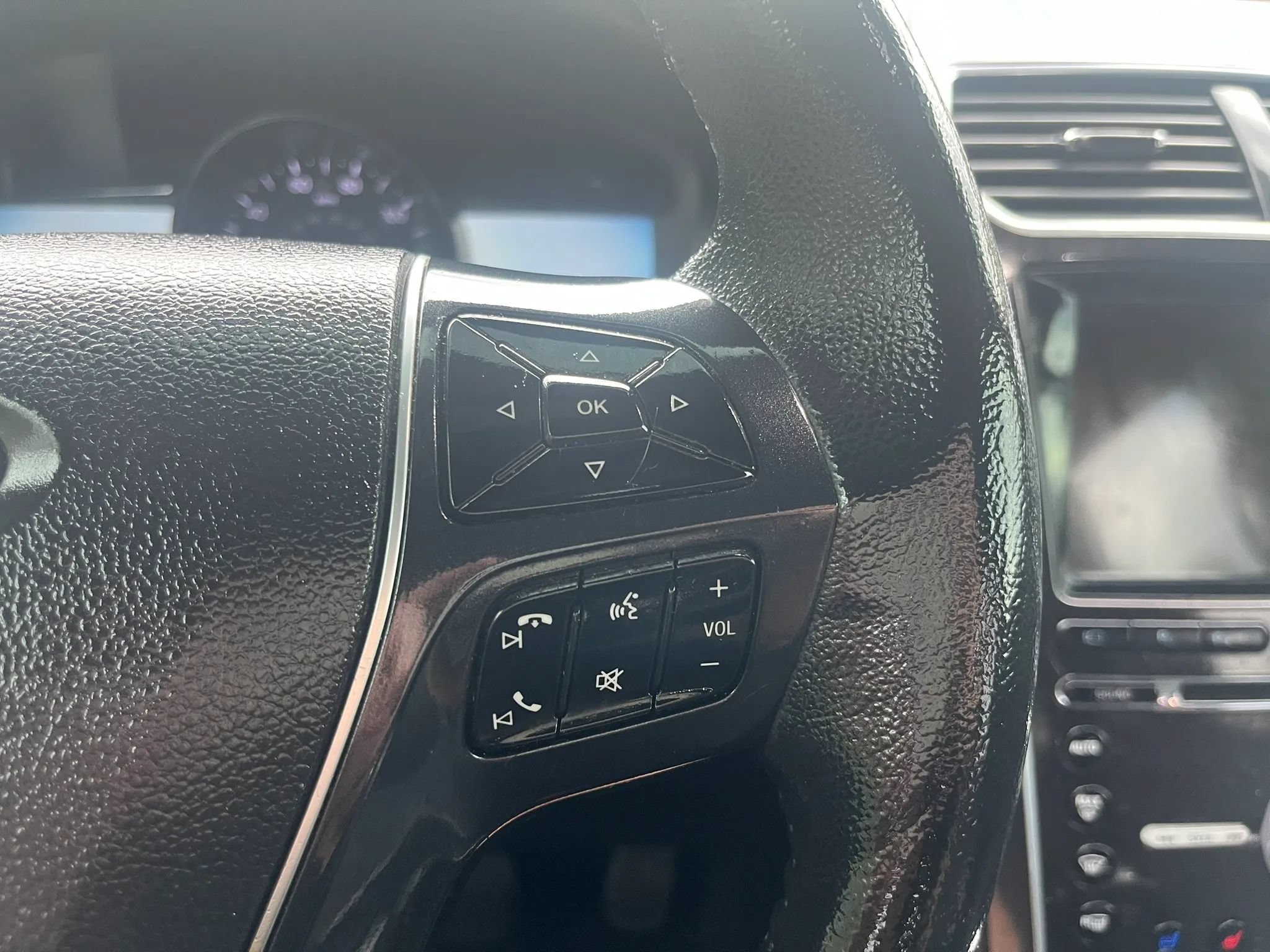 Used 2018 Ford Explorer Limited w/ Equipment Group 301A AWD/4WD image 21