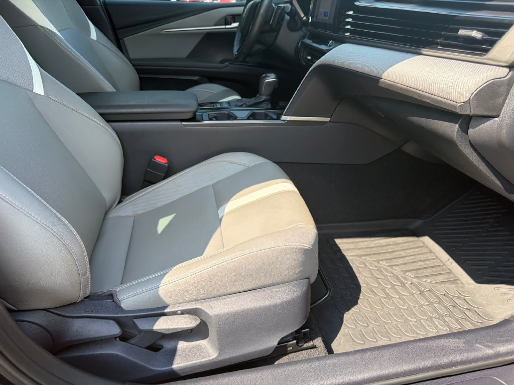 Used 2025 Toyota Camry SE w/ Convenience Package FWD image 11