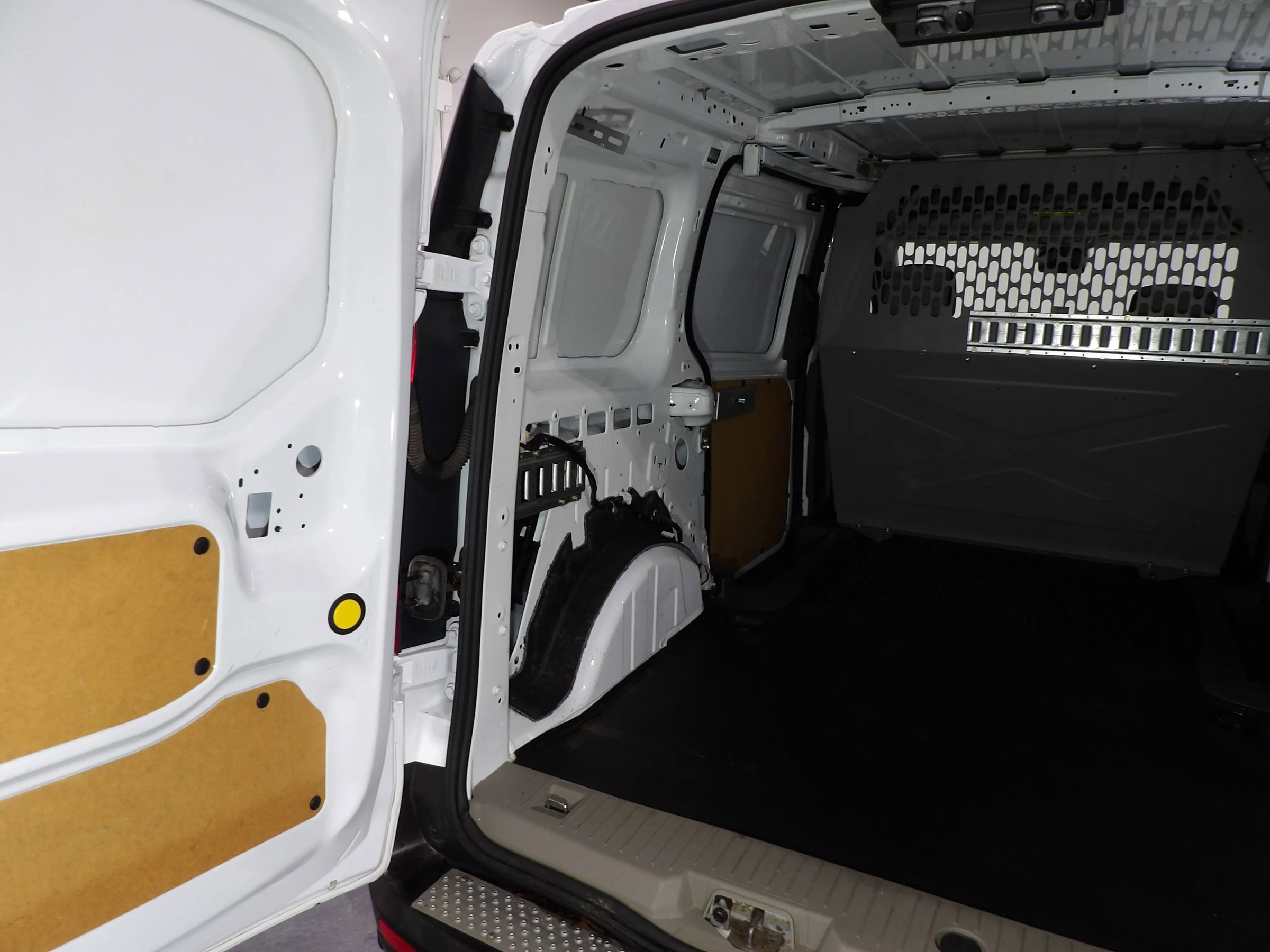 Used 2019 Ford Transit Connect XLT w/ Driver-Assist Package image 7