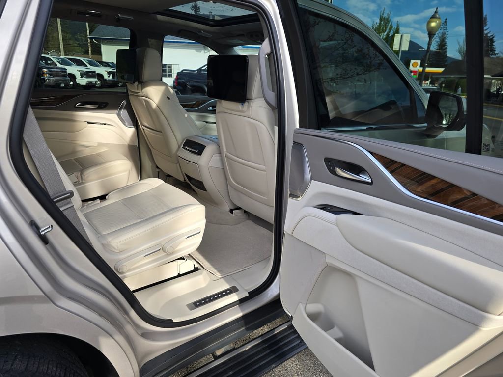 Used 2023 Cadillac Escalade Premium Luxury Platinum w/ LPO, Radiant Package AWD/4WD image 13