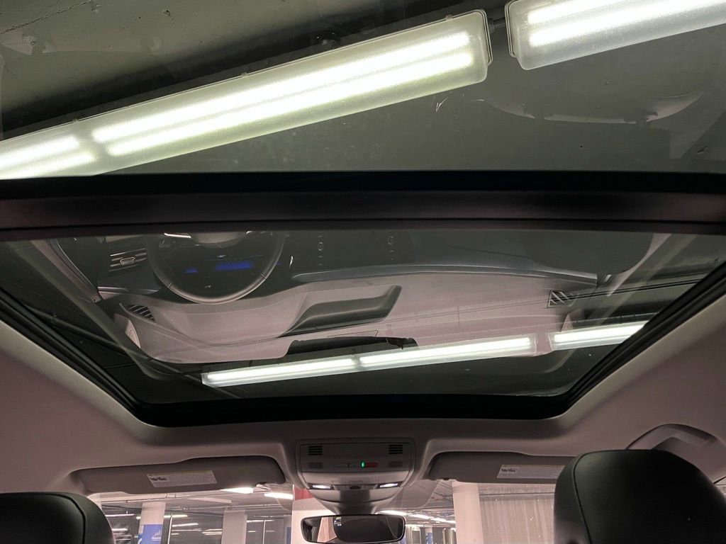 Used 2023 Volkswagen Taos SE w/ Panoramic Sunroof Package image 10