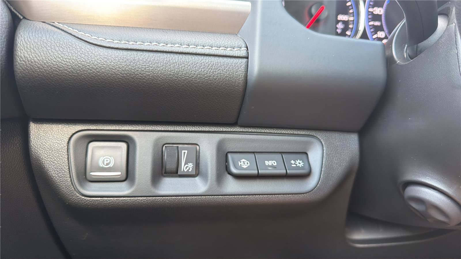 Used 2023 GMC Acadia Denali AWD/4WD image 14