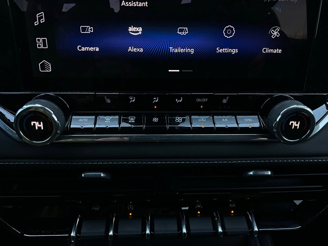 Used 2024 Chevrolet Colorado LT w/ LT Convenience Package II image 27