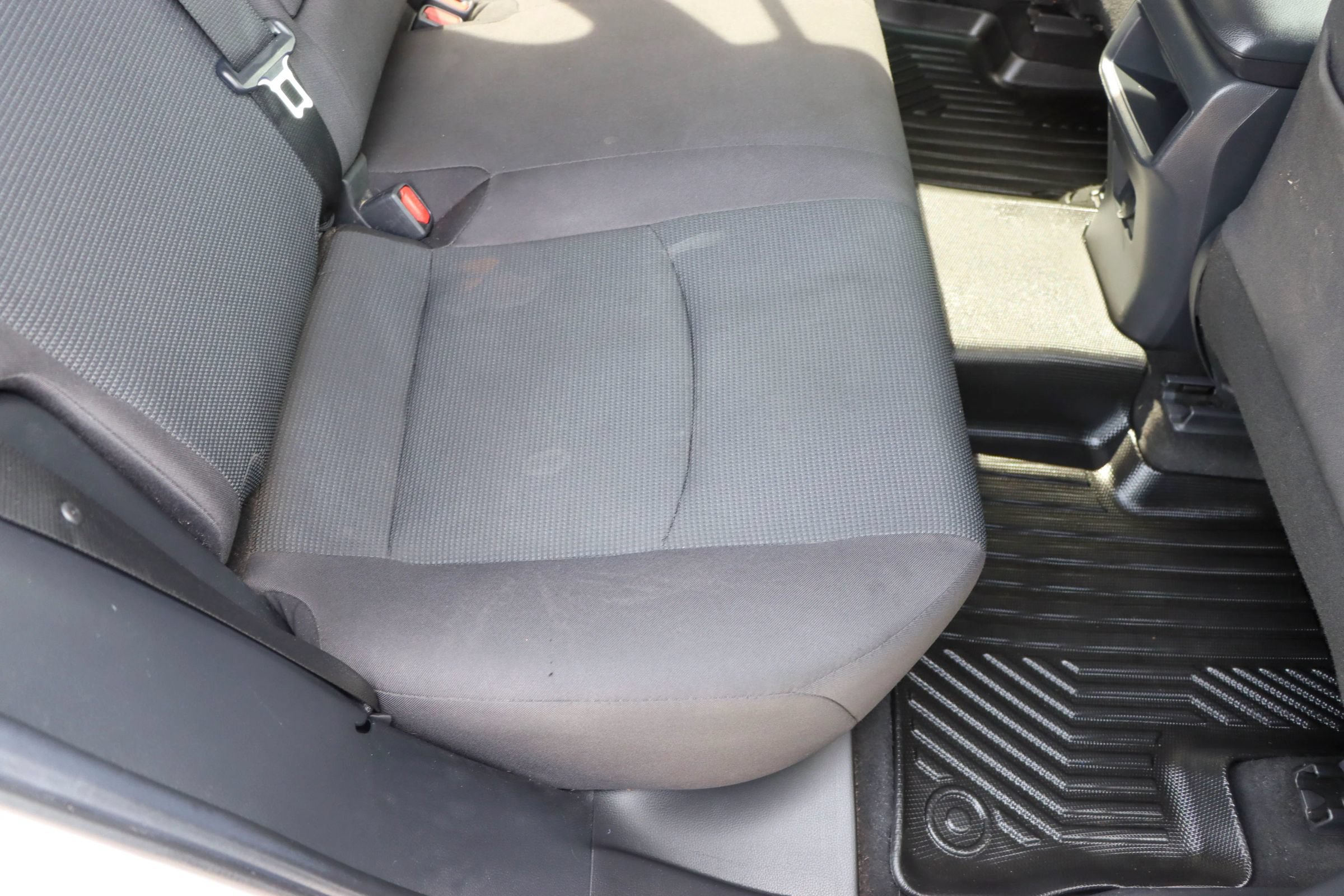 Used 2019 Toyota RAV4 LE FWD image 19