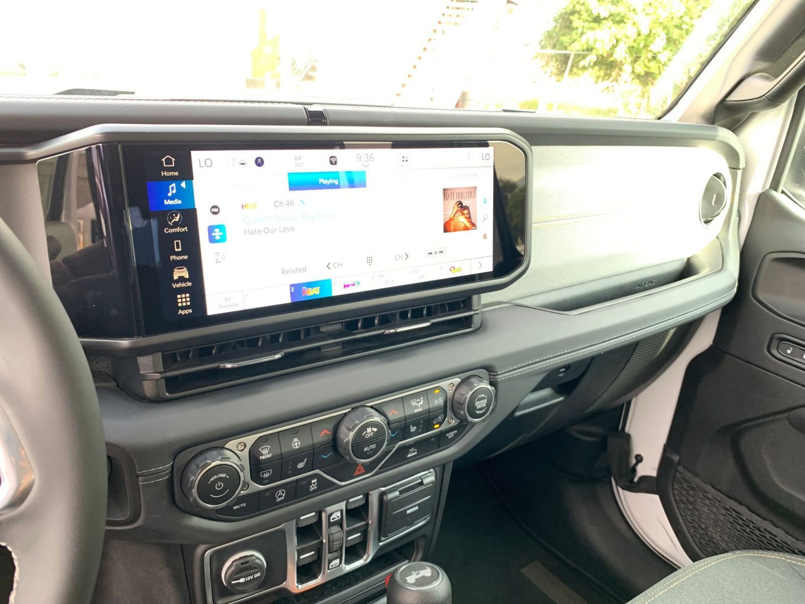 Used 2025 Jeep Wrangler Sahara image 18