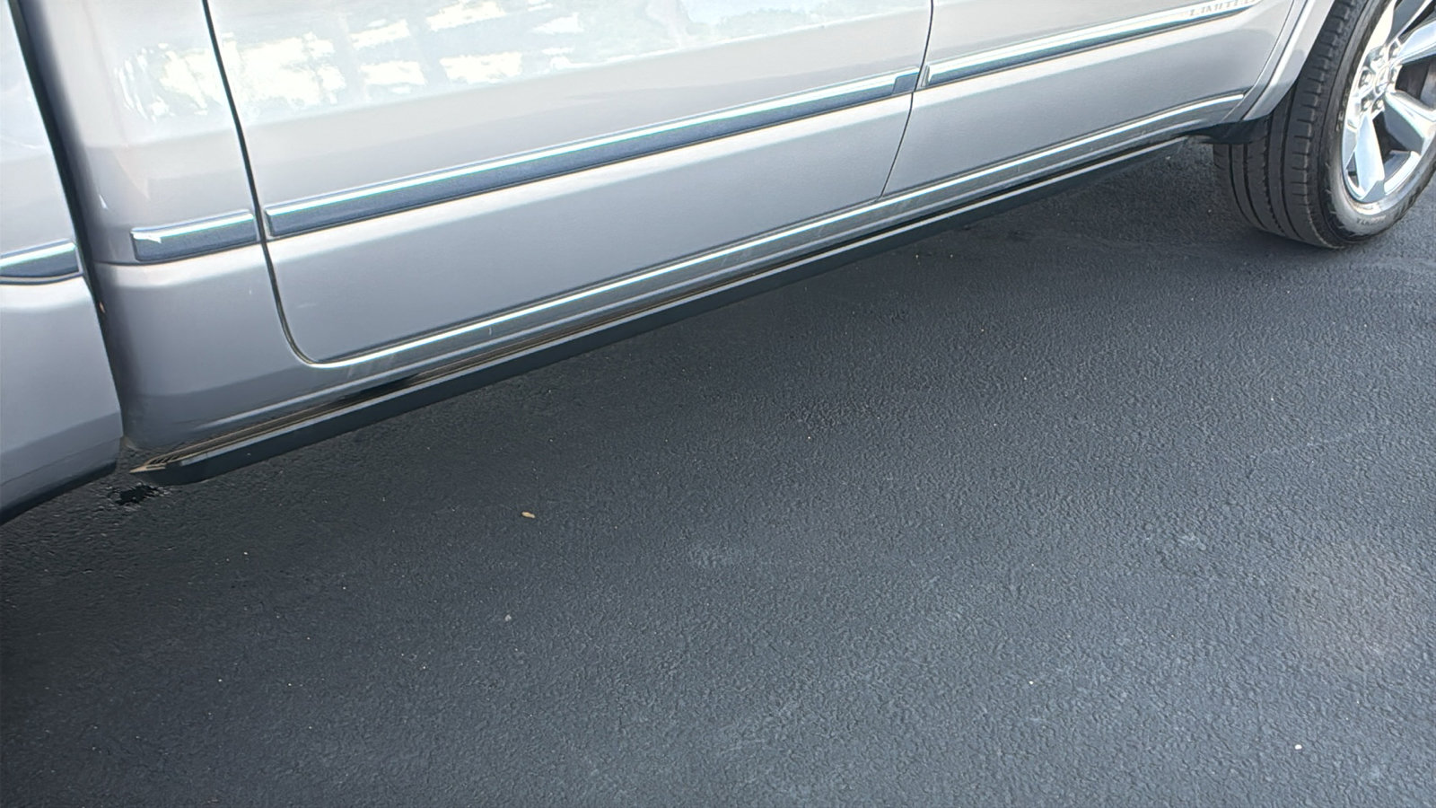 Used 2019 RAM 1500 Limited AWD/4WD image 11