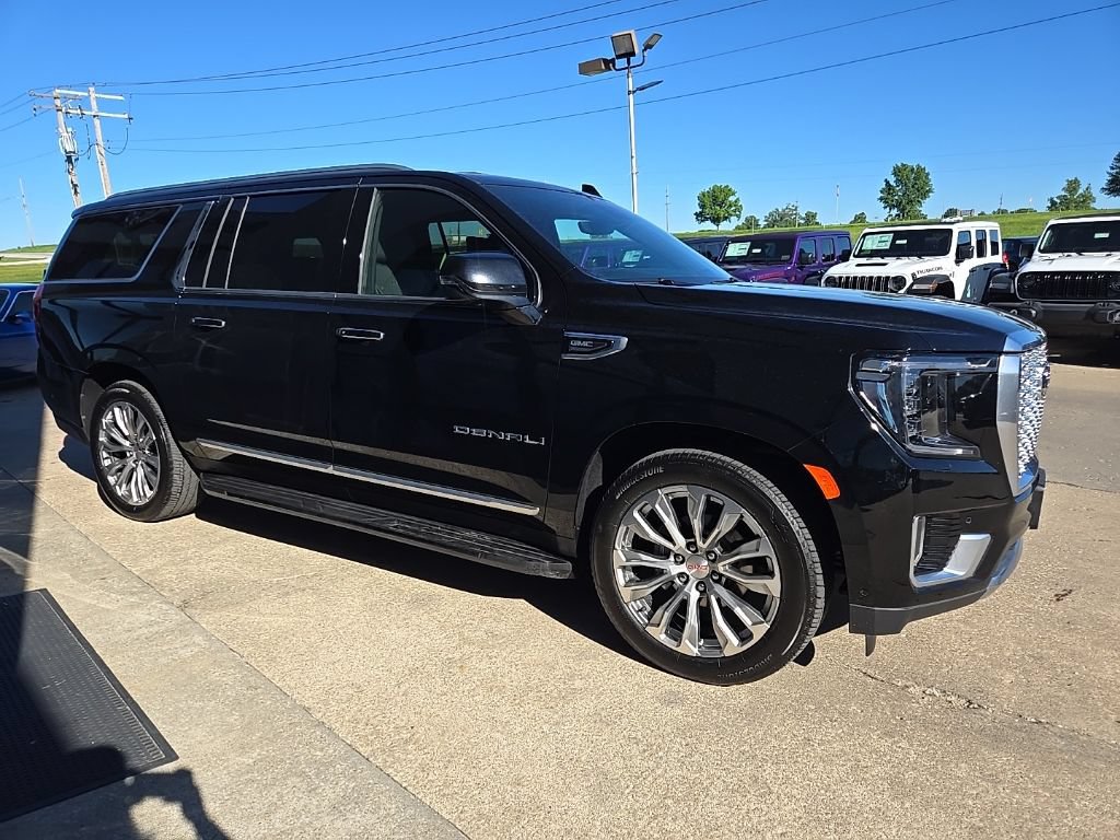 Used 2024 GMC Yukon XL Denali w/ Advanced Technology Package AWD/4WD image 13
