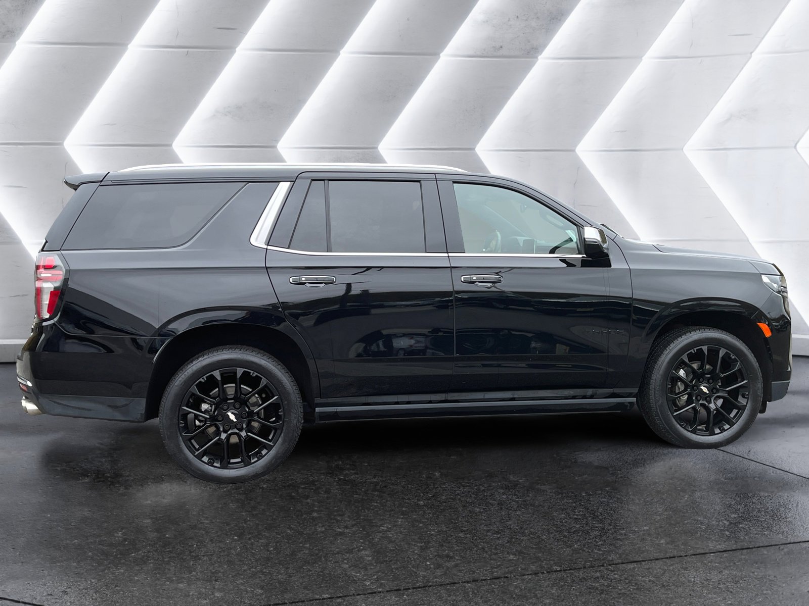 Used 2023 Chevrolet Tahoe Premier w/ LPO, Illumination Package AWD/4WD image 7