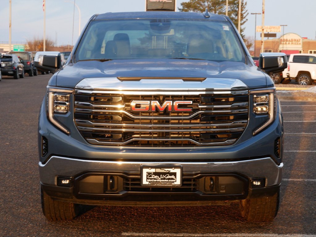 Used 2024 GMC Sierra 1500 SLT w/ SLT Premium Package AWD/4WD image 4