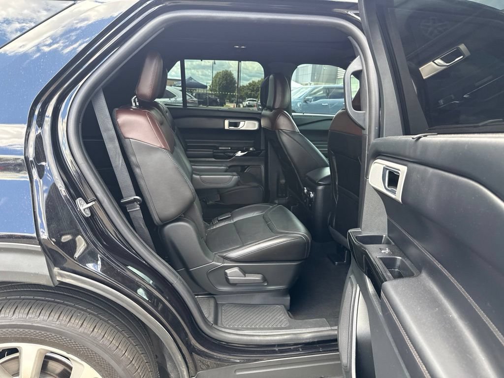 Used 2022 Ford Explorer Platinum w/ Equipment Group 601A AWD/4WD image 30