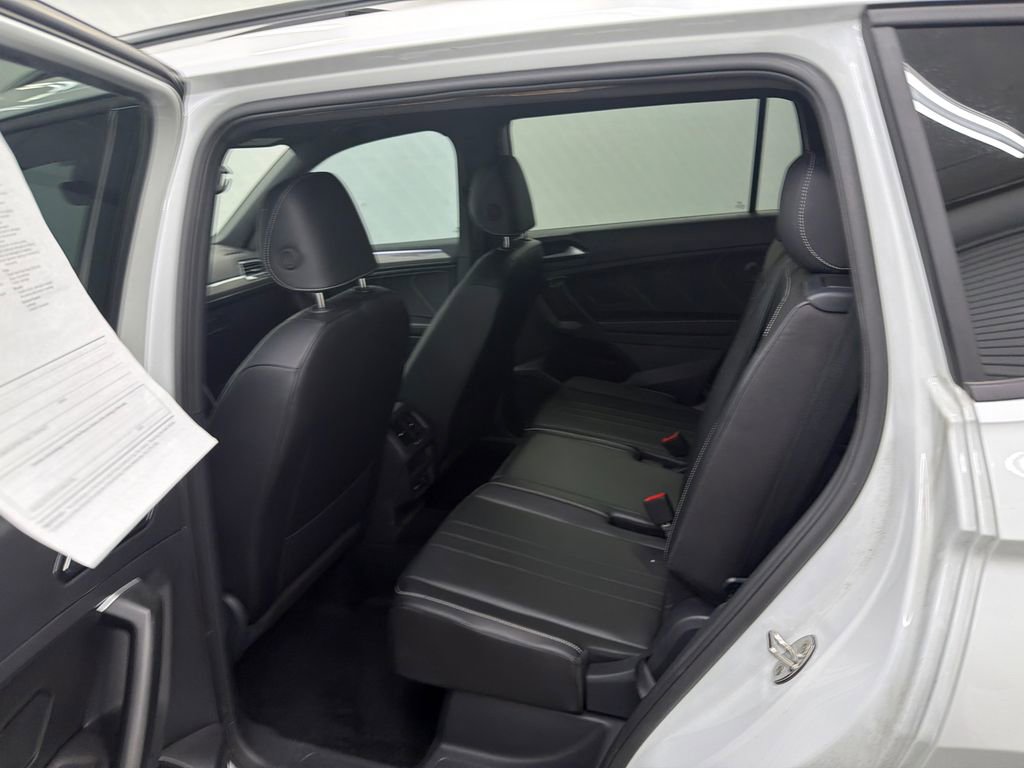 Used 2024 Volkswagen Tiguan SE R-Line FWD image 23