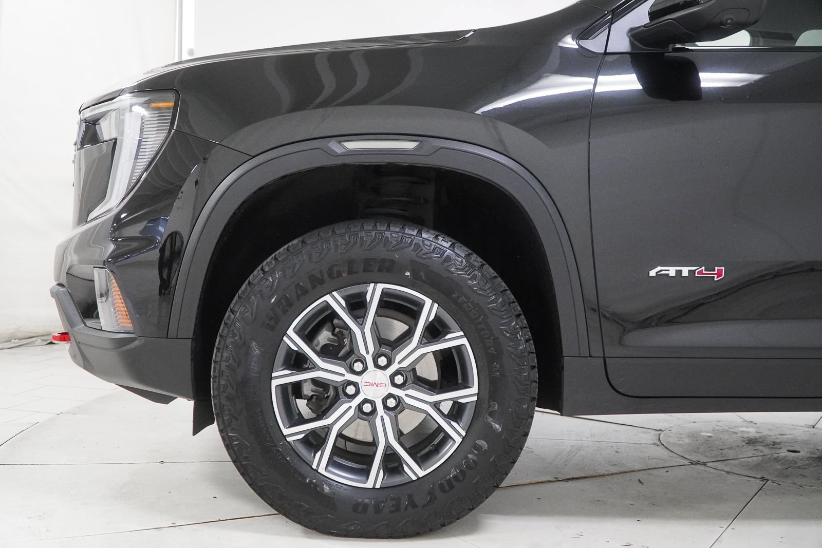 Used 2024 GMC Acadia AT4 w/ Luxury Package AWD/4WD image 17