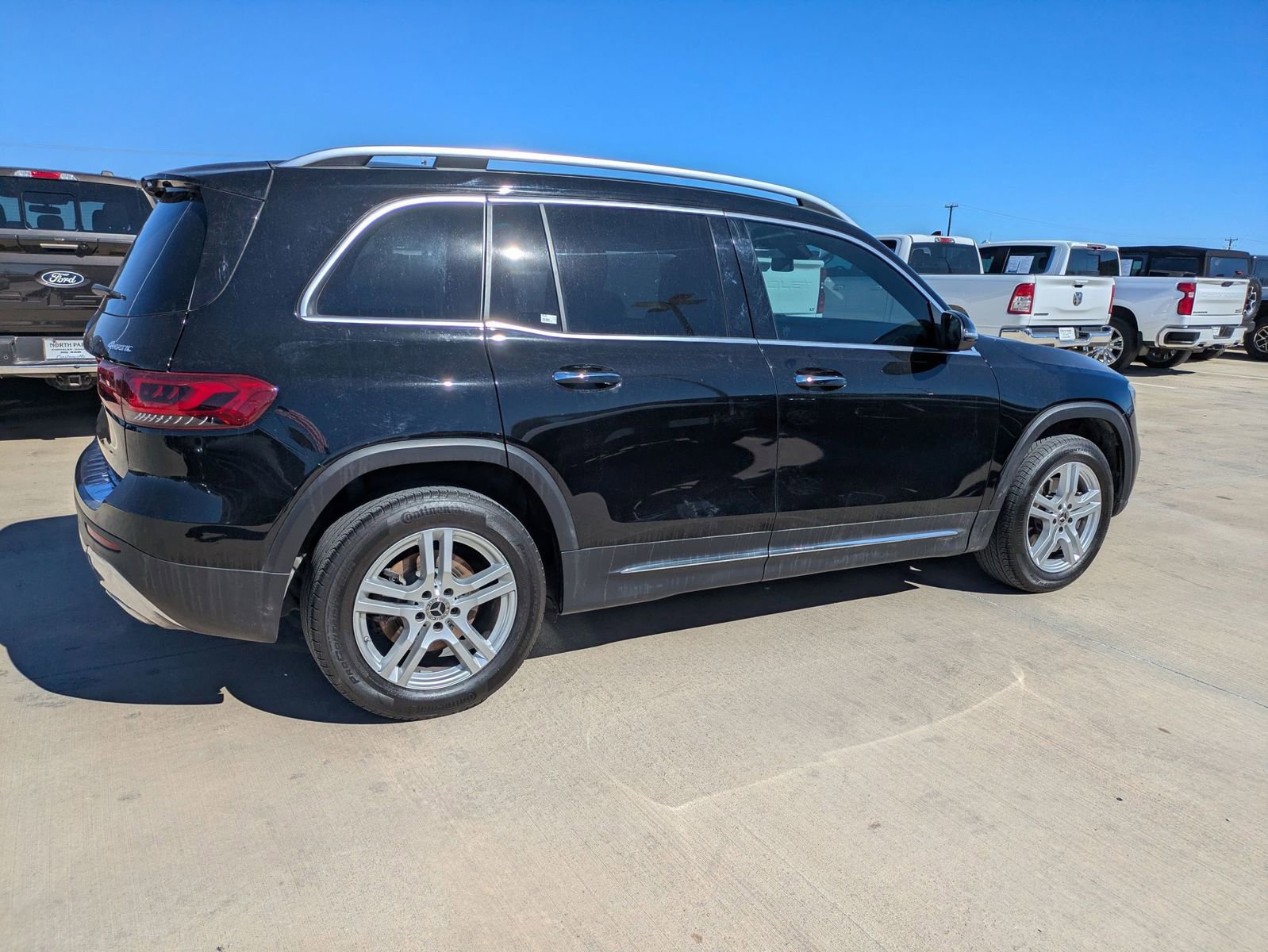 Used 2023 Mercedes-Benz GLB 250 4MATIC image 2