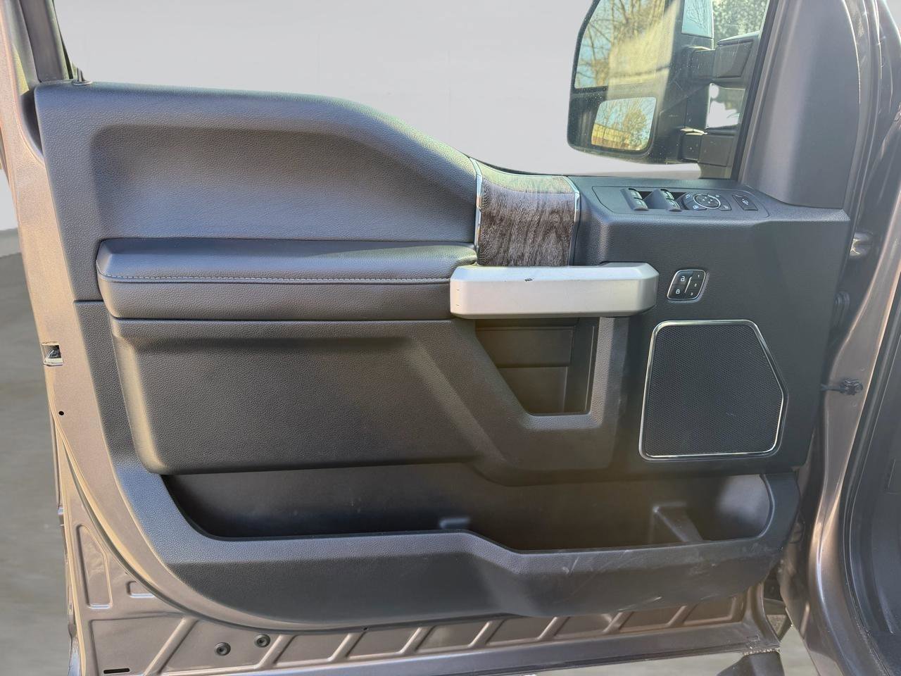 Used 2019 Ford F350 Lariat w/ Lariat Ultimate Package image 27