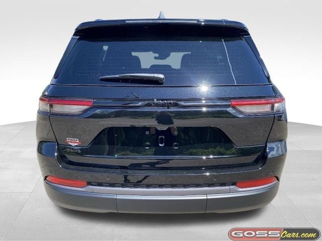 New 2026 Jeep Grand Cherokee Altitude AWD/4WD image 4