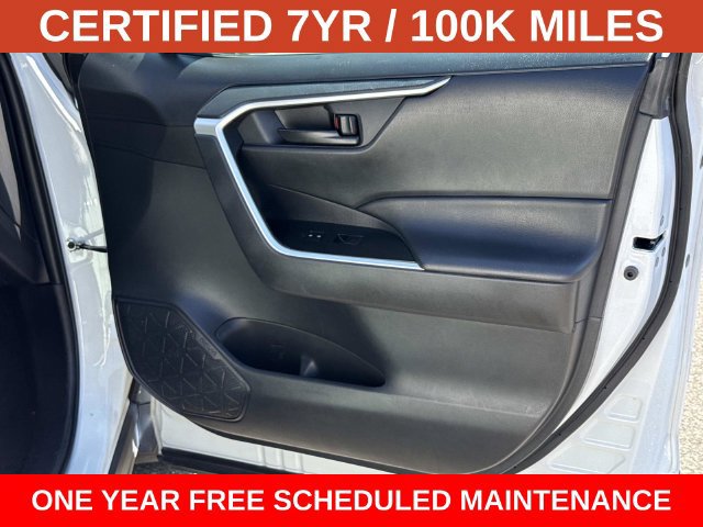 Used 2024 Toyota RAV4 LE AWD/4WD image 8